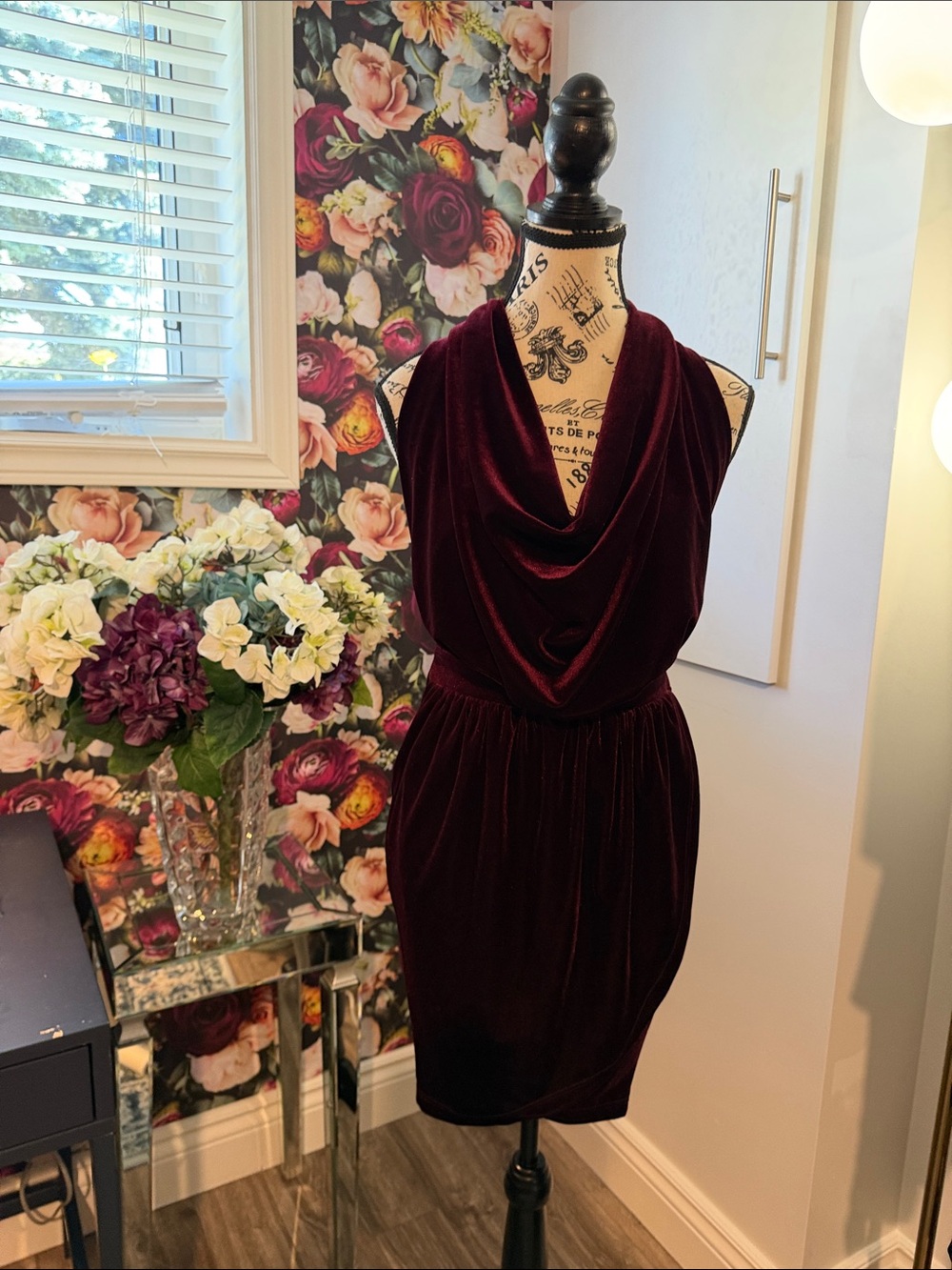 GORGEOUS, Velvet Midi Dress in Burgundy in size M